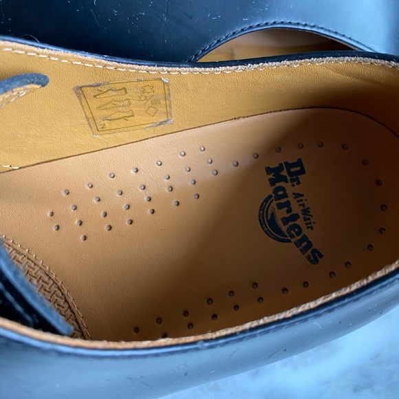 DR. MARTENS 1461 SMOOTH LEATHER OXFORD SHOES IN BLACK - Picture 3 of 9